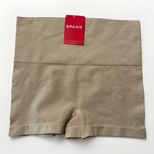 NWT Spanx Encore Sculpt Shaping‎ Short Nude Size Medium NEW